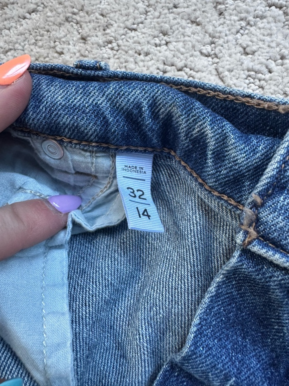 LOFT Women's Dark Blue Denim Roll-Cuff Shorts - size 32 - Picture 4 of 5